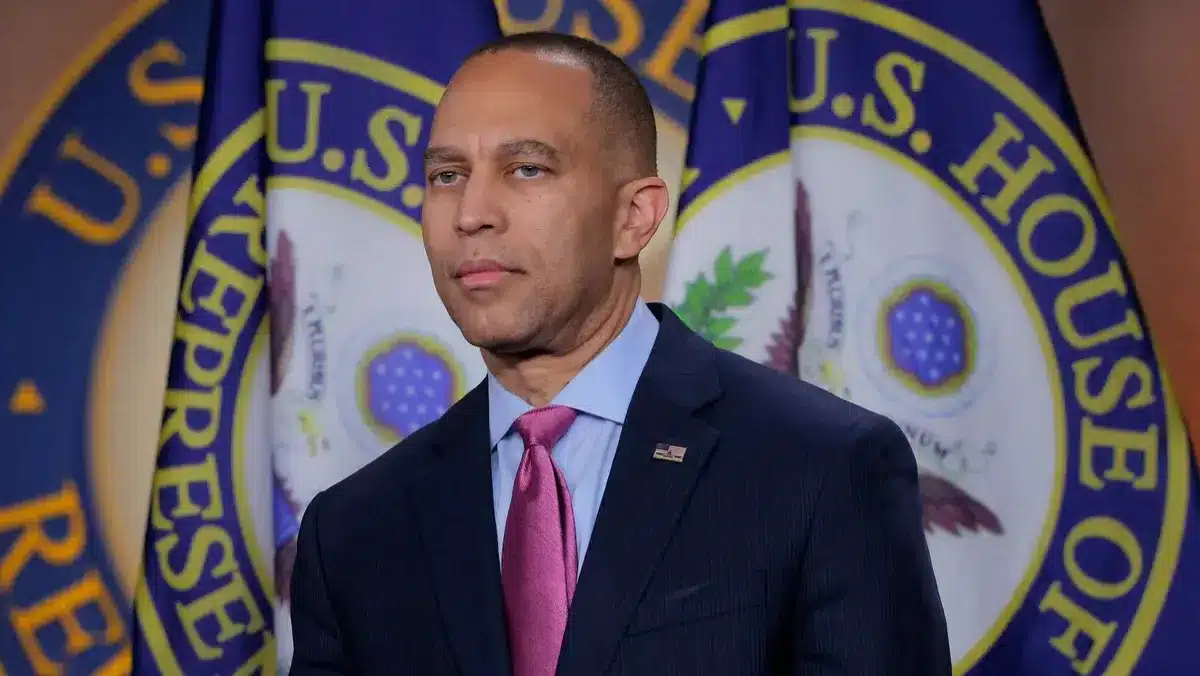 Democrats’ Socialist Surge Sets Up a Dilemma for Hakeem Jeffries